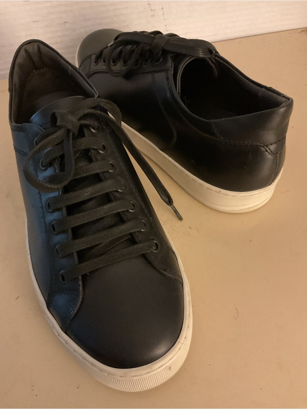 Bruno Magli men’s Black Leather Westy  Low-Top tennis sneaker shoes US 7.5